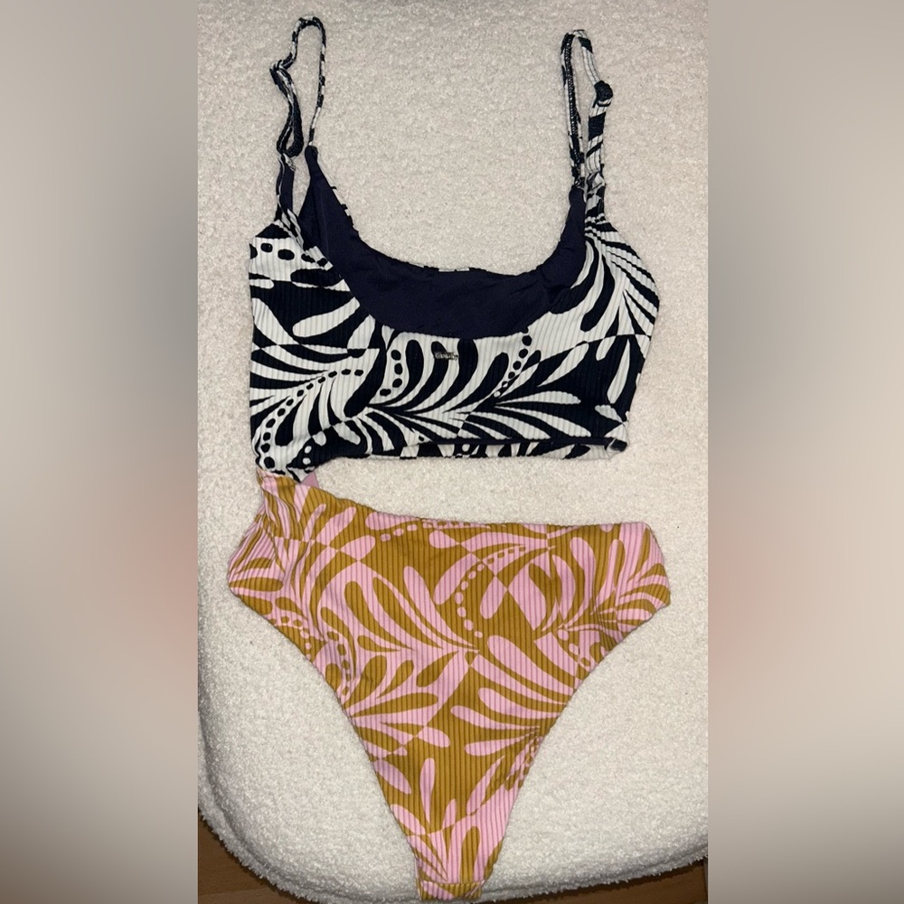 RIPCURL CUTOUT SEXY SWIMSUIT - Picture 2 of 5